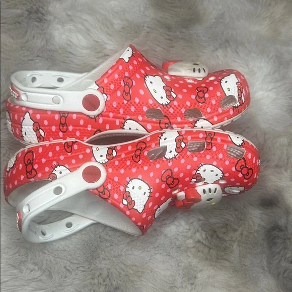 Girls’ Hello Kitty Crocs - Picture 3 of 6